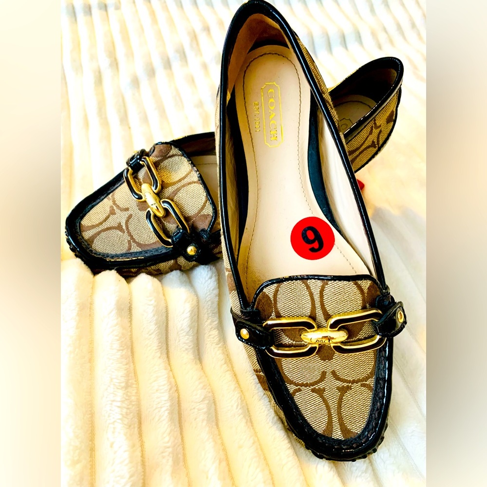 COACH PERRI NWOT GORGEOUS DRIVING MOCCASINS FLATS GOLD HARDWARE SIGNATURE COACH - Picture 3 of 6